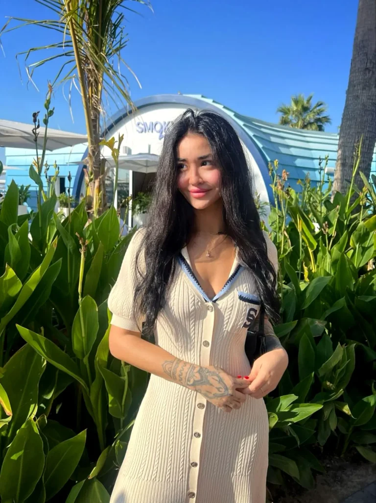 Эскортница Кунсая  - грудь 1.5, рост 167 см, вес 55 кг, цвет волос Брюнетки, национальность Казашки