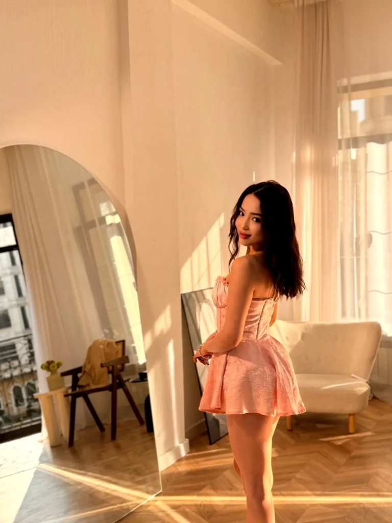 Эскортница Айгерим - грудь 1, рост 158 см, вес 49 кг, цвет волос Брюнетки, национальность Азиатки, Казашки