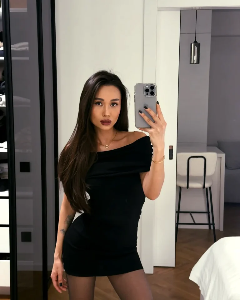 Эскортница Айкерим - грудь 2, рост 179 см, вес 56 кг, цвет волос Брюнетки, национальность Казашки