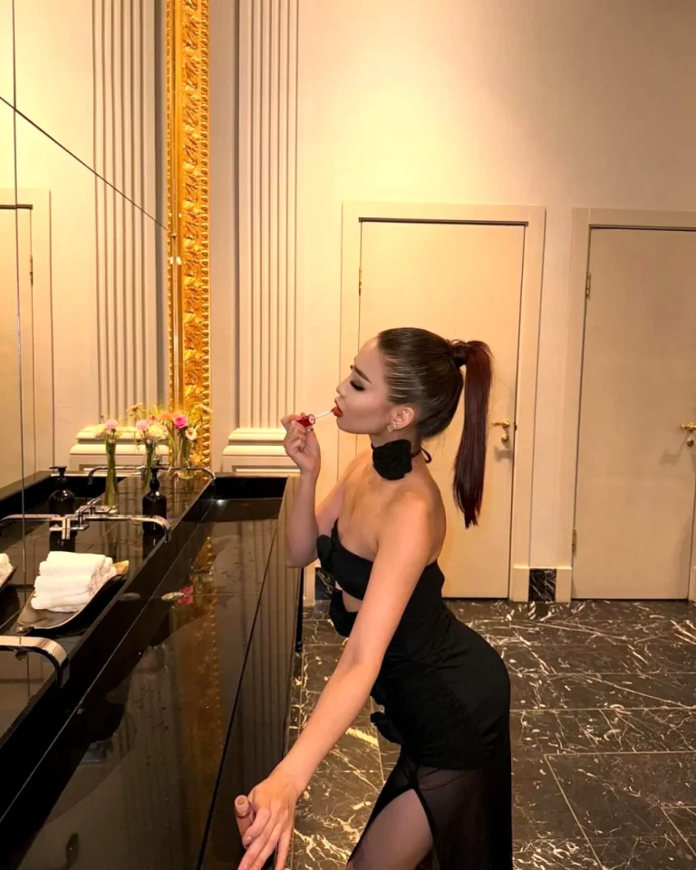 Эскортница Айгерим - грудь 1, рост 158 см, вес 49 кг, цвет волос Брюнетки, национальность Азиатки, Казашки