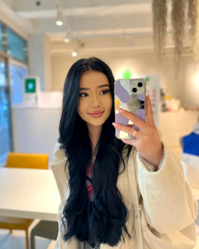 Эскортница Самал - грудь 2, рост 162 см, вес 49 кг, цвет волос Брюнетки, национальность Казашки