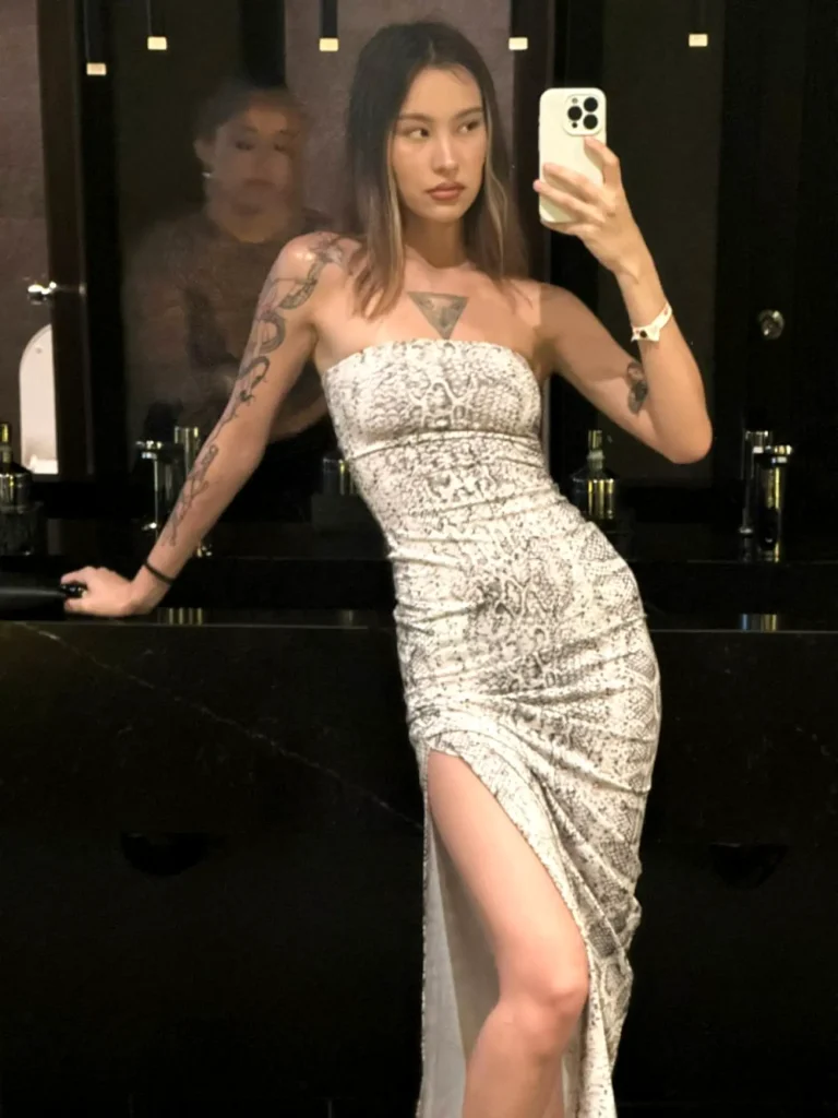 Эскортница Гульназ - грудь 2, рост 168 см, вес 56 кг, цвет волос Русые, национальность Казашки