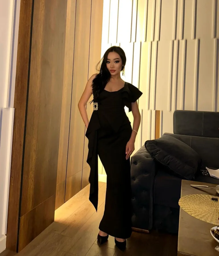 Эскортница Айсулу  - грудь 2, рост 160 см, вес 52 кг, цвет волос Брюнетки, национальность Казашки