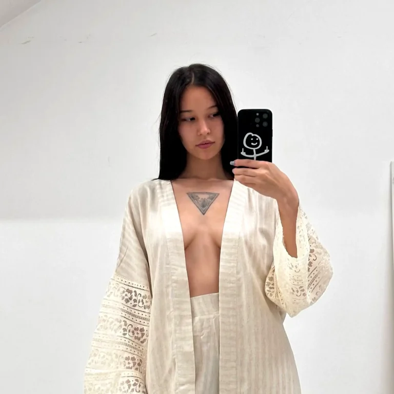 Эскортница Гульназ - грудь 2, рост 168 см, вес 56 кг, цвет волос Русые, национальность Казашки