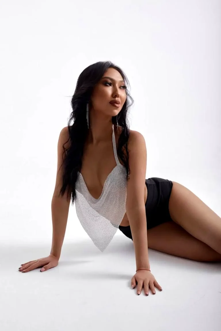 Эскортница Шолпан - грудь 3, рост 175 см, вес 64 кг, цвет волос Брюнетки, национальность Казашки