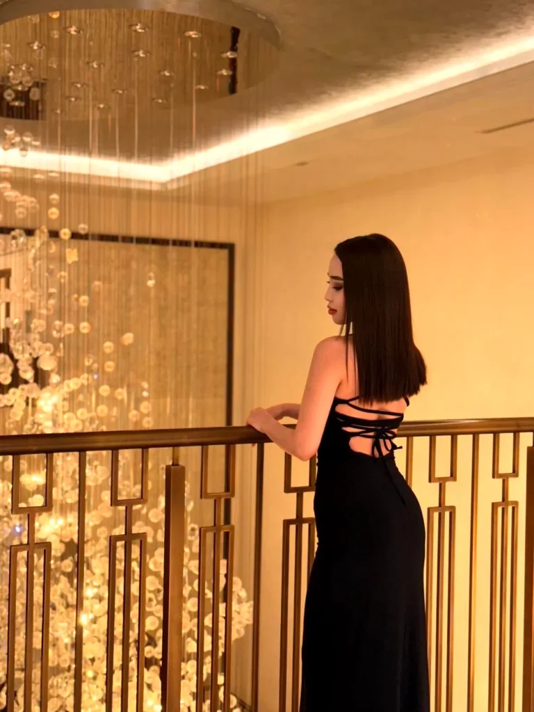 Эскортница Айгерим - грудь 1, рост 158 см, вес 49 кг, цвет волос Брюнетки, национальность Азиатки, Казашки