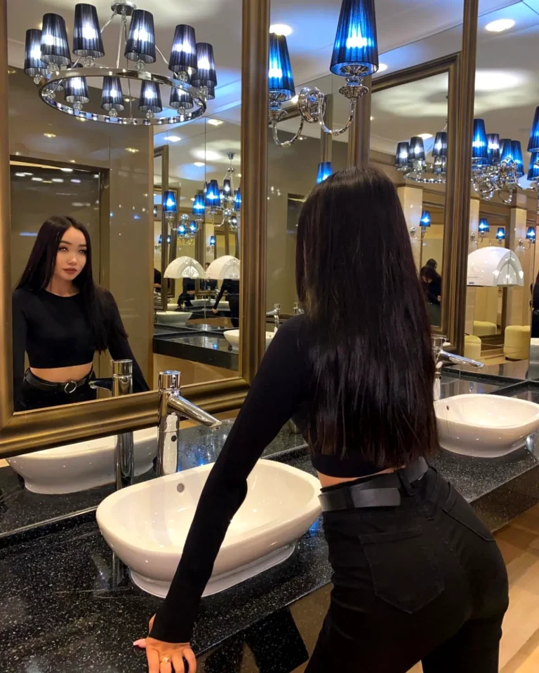 Эскортница Айсулу  - грудь 2, рост 160 см, вес 52 кг, цвет волос Брюнетки, национальность Казашки