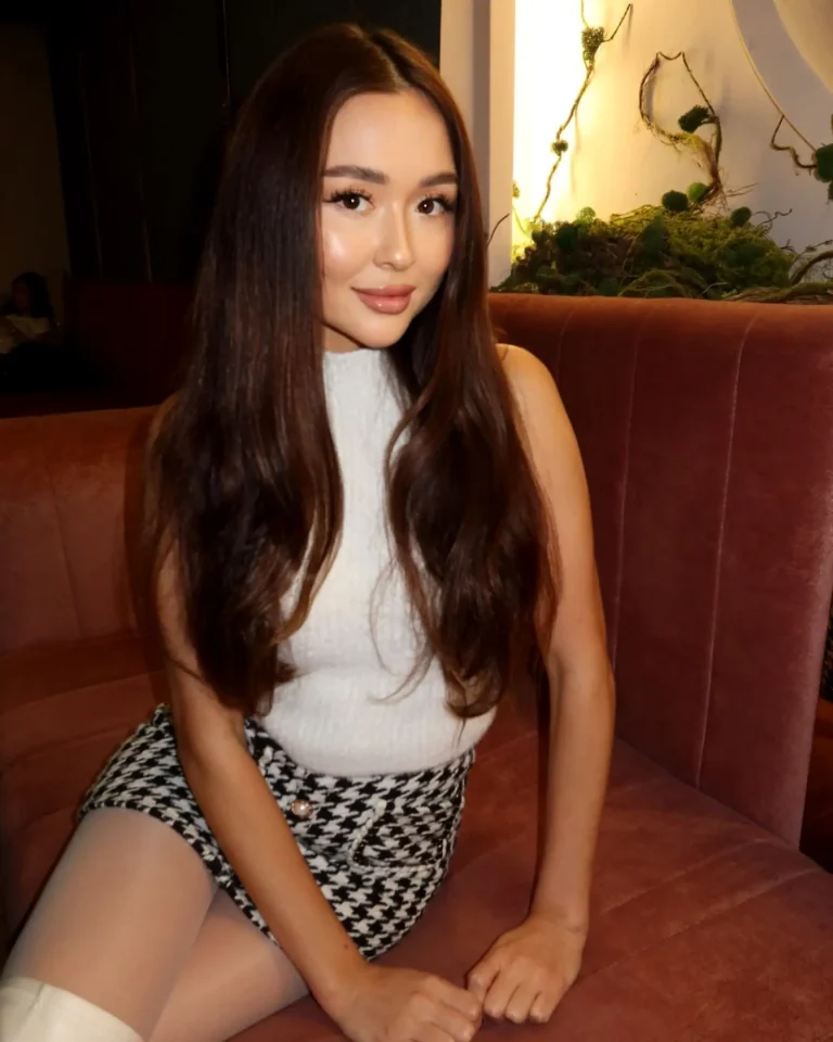 Эскортница Салтанат - грудь 1, рост 169 см, вес 54 кг, цвет волос Брюнетки, национальность Казашки