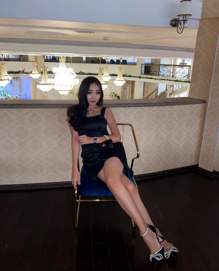 Эскортница Айсулу  - грудь 2, рост 160 см, вес 52 кг, цвет волос Брюнетки, национальность Казашки