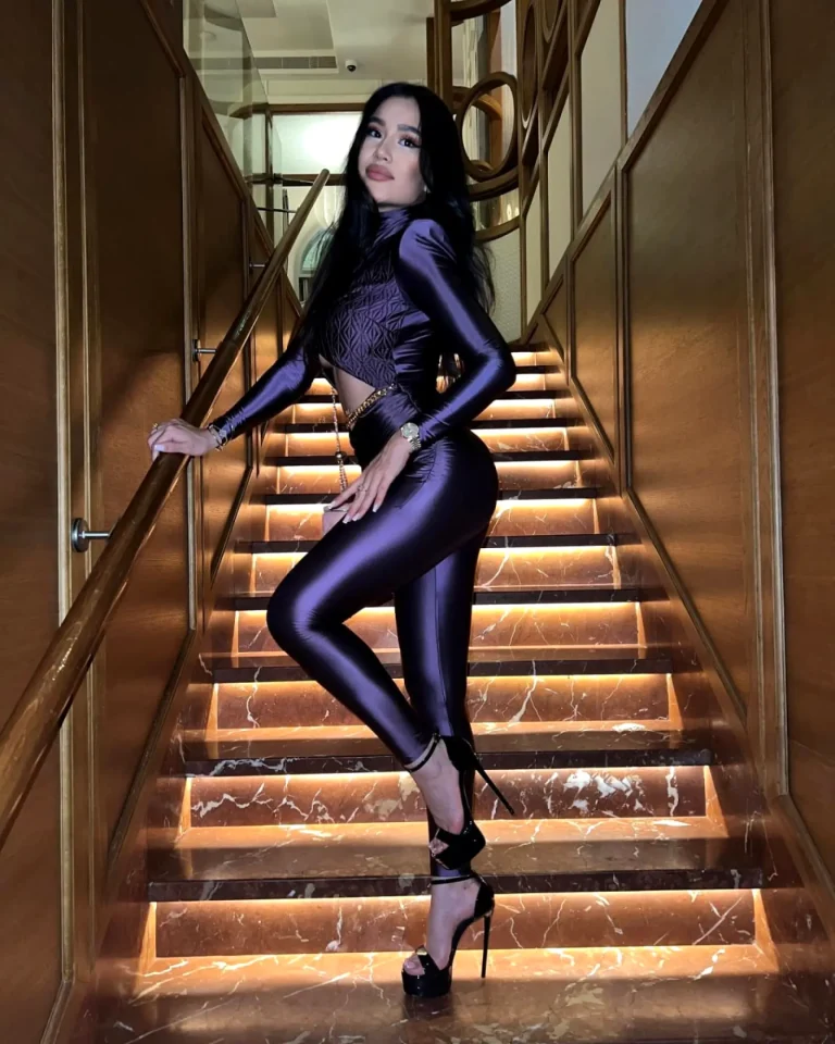 Эскортница Маржан  - грудь 3, рост 180 см, вес 64 кг, цвет волос Брюнетки, национальность Казашки