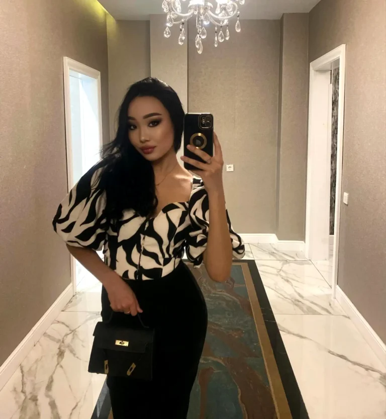 Эскортница Айсулу  - грудь 2, рост 160 см, вес 52 кг, цвет волос Брюнетки, национальность Казашки