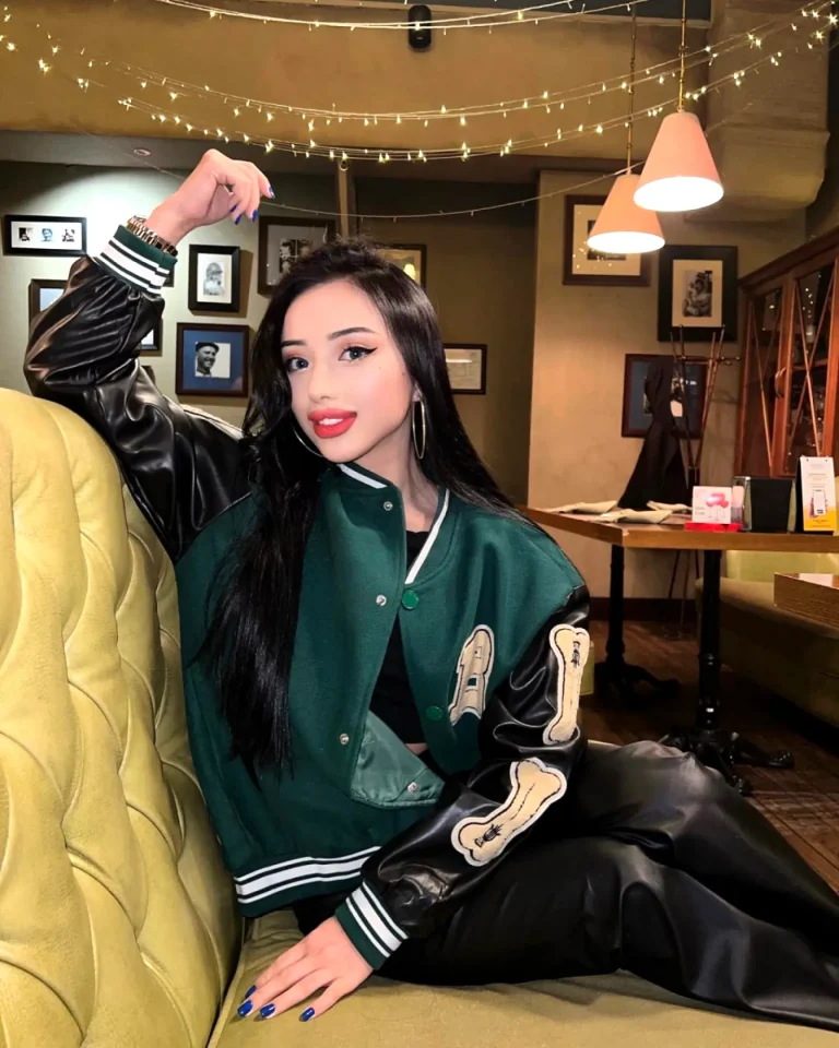 Эскортница Самал - грудь 2, рост 162 см, вес 49 кг, цвет волос Брюнетки, национальность Казашки