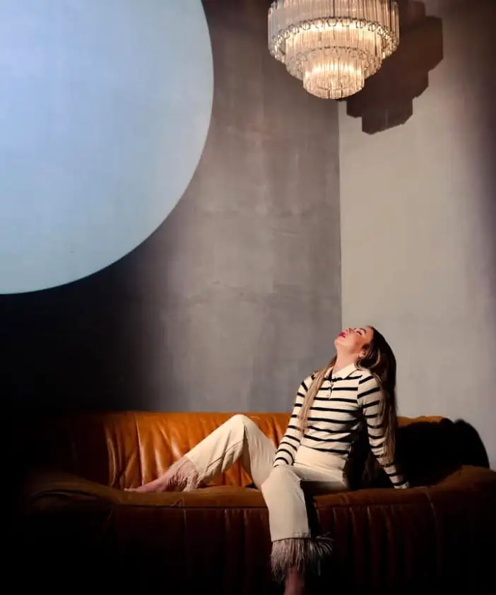 Эскортница Алена - грудь 1.5, рост 165 см, вес 48 кг, цвет волос Русые, национальность Русские