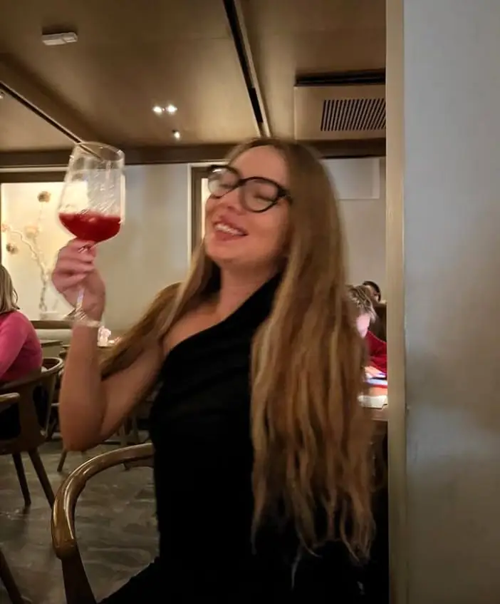 Эскортница Алена - грудь 1.5, рост 165 см, вес 48 кг, цвет волос Русые, национальность Русские